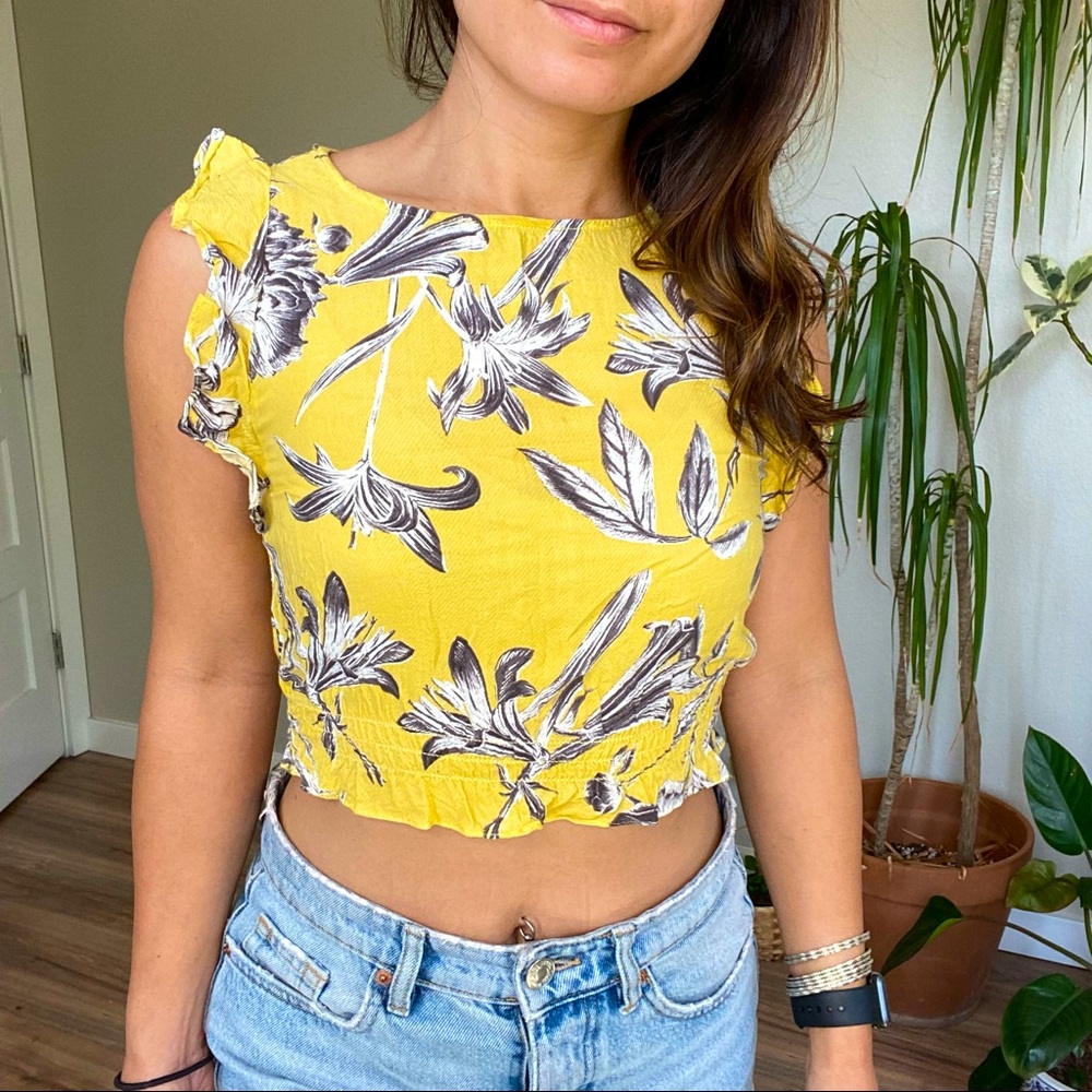 Bb Dakota ruffle sleeve crop top